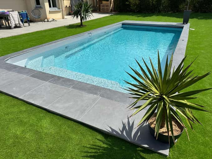 Pourquoi choisir une piscine en béton armé Unibéo pour votre jardin ?