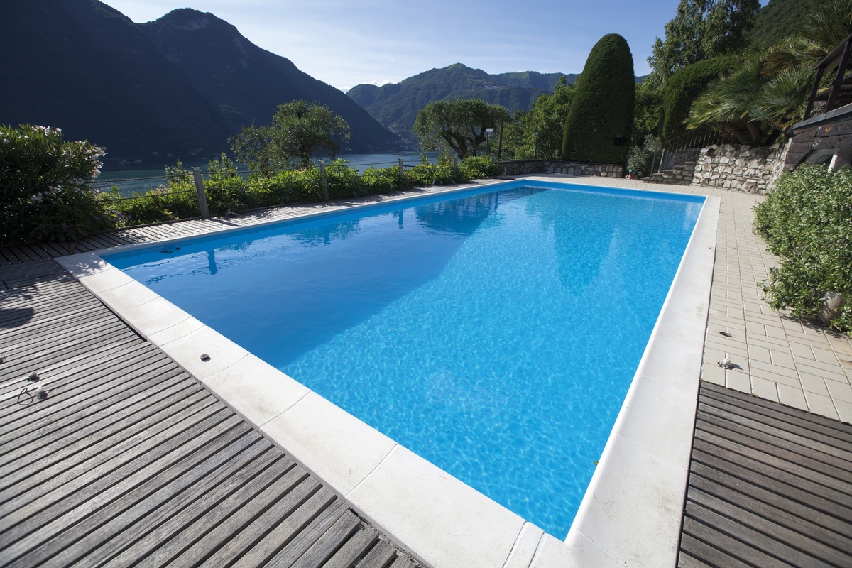 avantages investir piscine beton arme